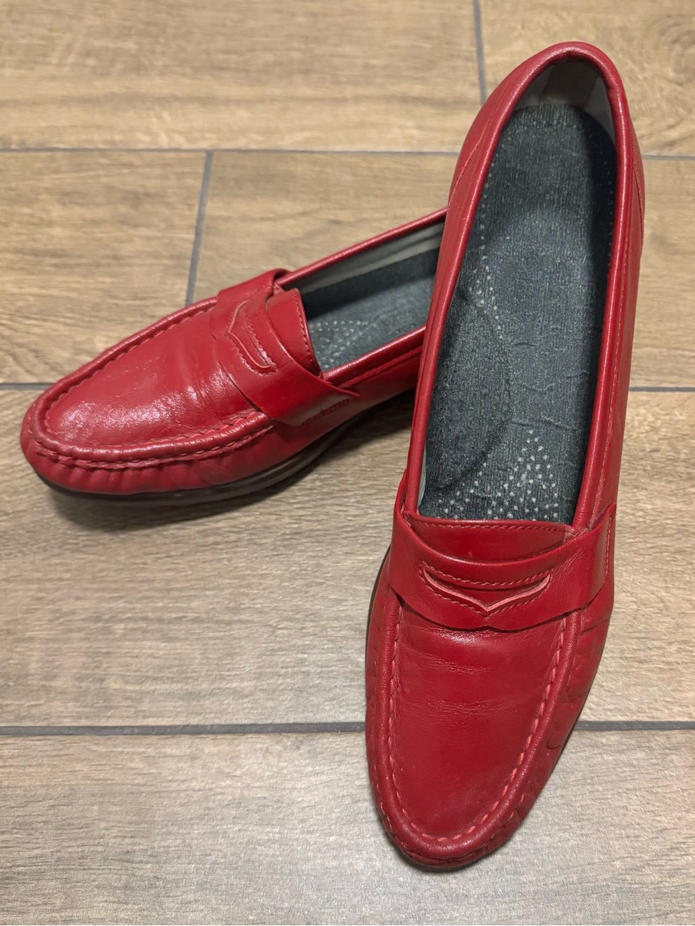 Women’s SAS Red Leather Penny Loafers Tripad Comfort USA Made Size 9